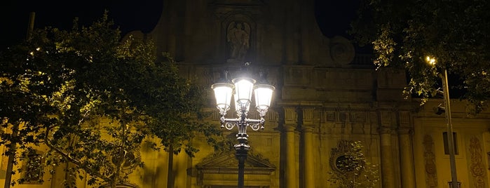 Plaça de la Barceloneta is one of Barcelona*.