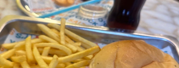 Salt Fried Chicken is one of Ayaküstü / Streetfood.