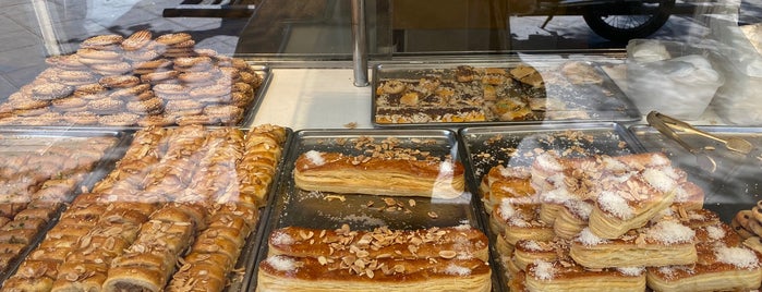 Markazi Pastry Shop | کافه قنادی مرکزی is one of کافه‌های تهران.