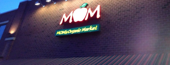 MOM's Organic Market is one of สถานที่ที่ John ถูกใจ.