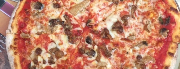 La Locanda is one of The 15 Best Places for Pizza in Panamá.