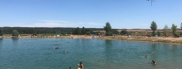 Na pláži u Jezera is one of Koupaliště, bazény, nádrže, lomy a jezera v ČR.