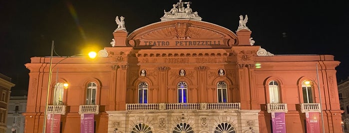 Teatro Petruzzelli is one of Posti che sono piaciuti a Carl.