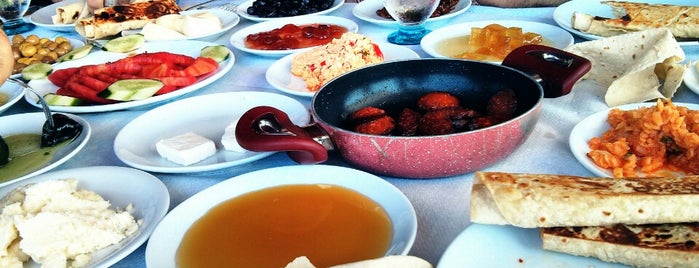 Ünlü Kafeterya is one of สถานที่ที่ Fulya ถูกใจ.