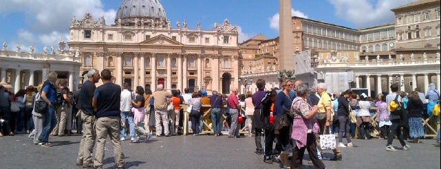 Saint Peter's Square is one of #myhints4Rome.