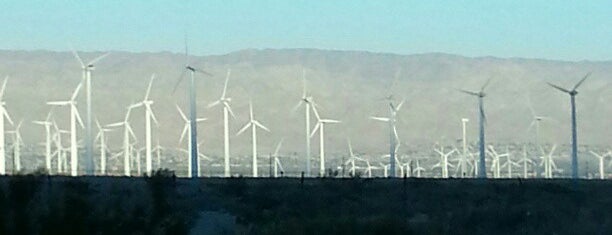 Cabazon Outlets is one of Tempat yang Disukai Wendy.