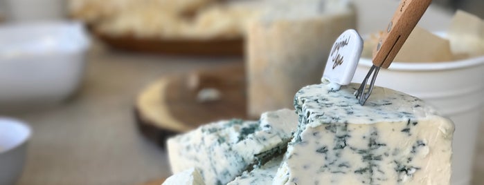 Point Reyes Farmstead Cheese Co & The Fork is one of Jordan'ın Beğendiği Mekanlar.