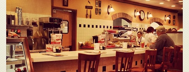 Bob Evans Restaurant is one of Lugares favoritos de Amanda.