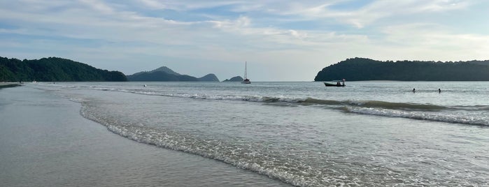 Pantai Tengah Beach is one of ÿt'ın Beğendiği Mekanlar.