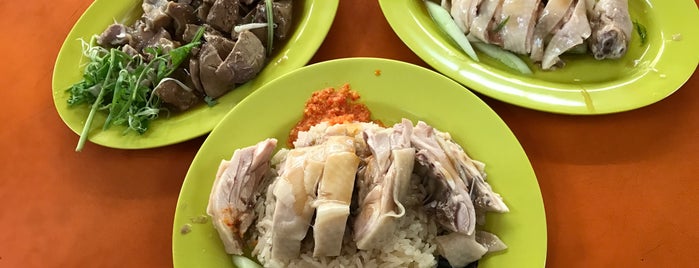 Tian Tian Hainanese Chicken Rice 天天海南鸡饭 is one of Lugares favoritos de George.