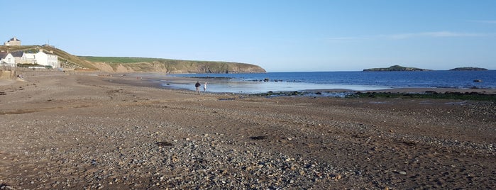 aberdaron beach is one of สถานที่ที่ Plwm ถูกใจ.