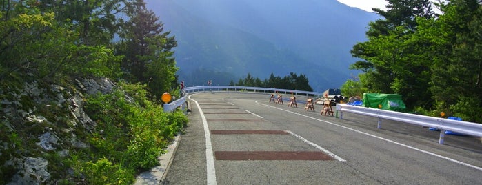 天空のコーナー 大永山ヘアピン is one of 絶景バス停・絶景鳥居・絶景カーブ・絶景ミラー・絶景標識・絶景ポスト・絶景駅・絶景トンネル.