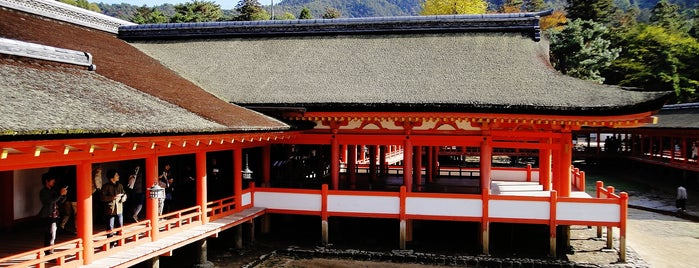 Itsukushima Shrine is one of お気に入りの場所.