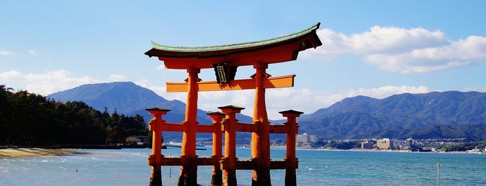 厳島神社 大鳥居 is one of お気に入りの場所.