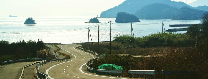 海へと続くカーブ is one of しまなみ海道 Overseas Highway “Shimanami Kaido”.