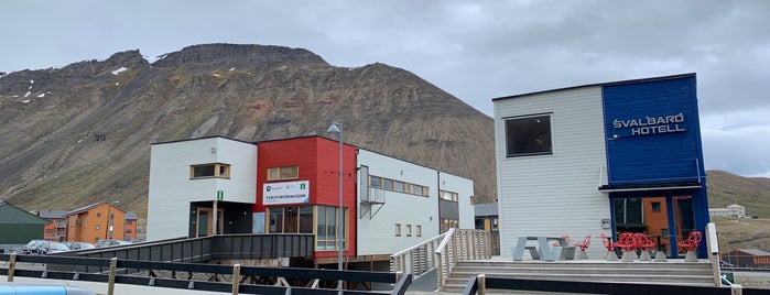 Svalbard Hotel is one of สถานที่ที่ Zerrin ถูกใจ.