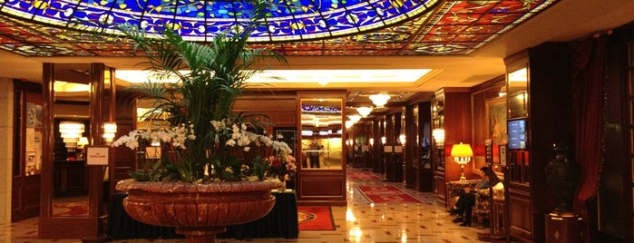 Grand Hotel Dino is one of Tempat yang Disukai Diane.