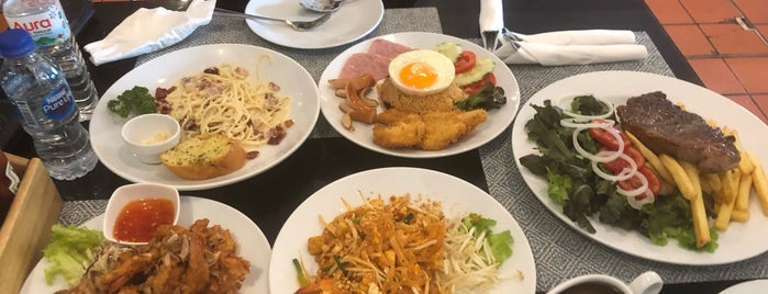 d Thai Restaurant is one of Tempat yang Disimpan Peter.