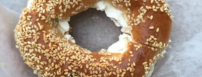 Fairmount Bagel is one of Danielle'nin Beğendiği Mekanlar.