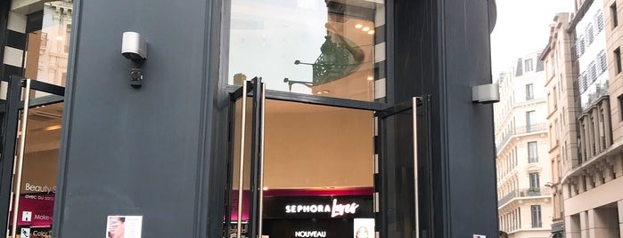 SEPHORA is one of boutiques lyonnaises.