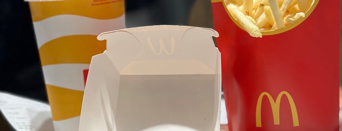 McDonald's is one of Locais curtidos por Witchorexia.