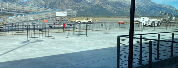 Jackson Hole Airport (JAC) is one of Tempat yang Disukai Robert.