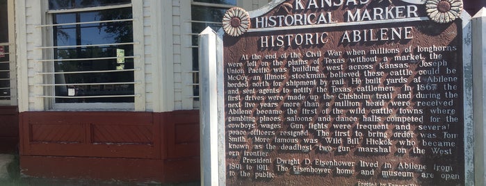 Old Abilene Town is one of Tempat yang Disukai Seth.