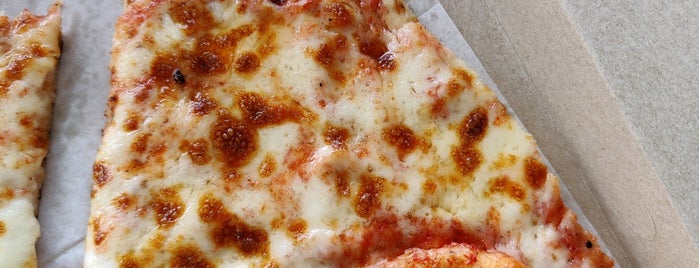 Big Louie's Pizzeria is one of The 15 Best Places with Daily Specials in Fort Lauderdale.