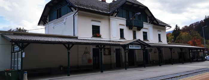 Železniška Postaja Bled Jezero (Bled Jezero Railway station) is one of Posti che sono piaciuti a Louise.