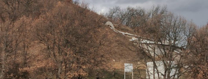 Тракийски култов комплекс (Thracian Cult Complex) is one of Must-visit places in Bulgaria.