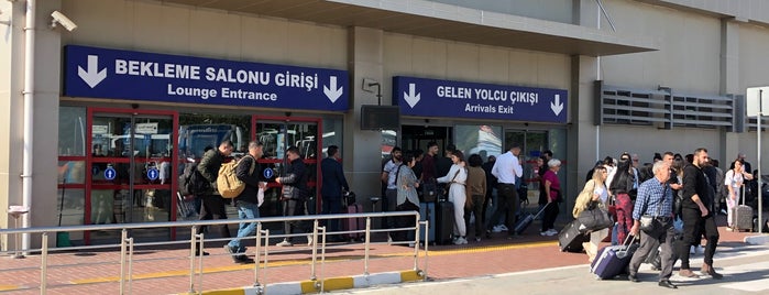 İç Hatlar Geliş Terminali is one of Caner’s Liked Places.