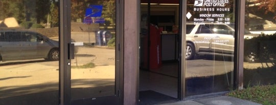 US Post Office is one of Tempat yang Disukai Bruce.