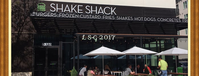 Shake Shack is one of Orte, die Kristin gefallen.