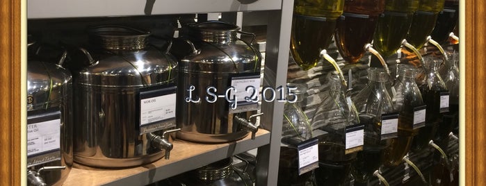 Oil & Vinegar is one of Lieux qui ont plu à Liz.