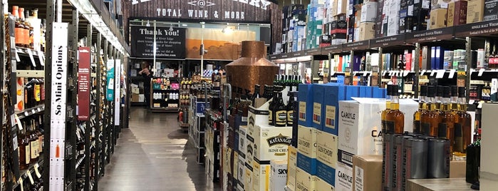 Total Wine & More is one of Locais curtidos por Angel.