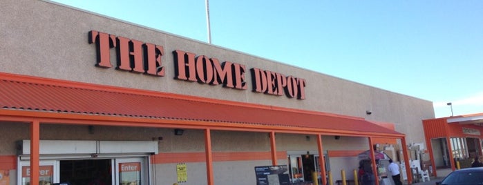 The Home Depot is one of Locais curtidos por Everett.