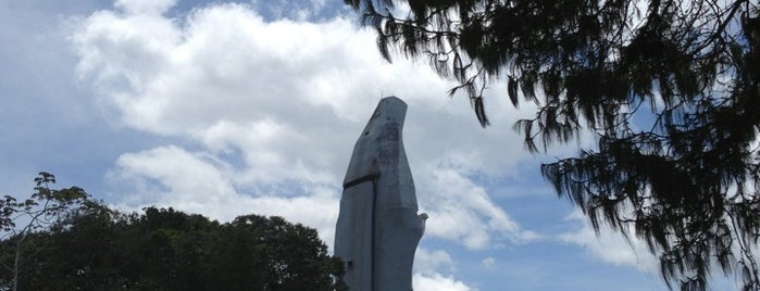 Monumento Virgen De La Paz is one of Posti che sono piaciuti a Lilian.