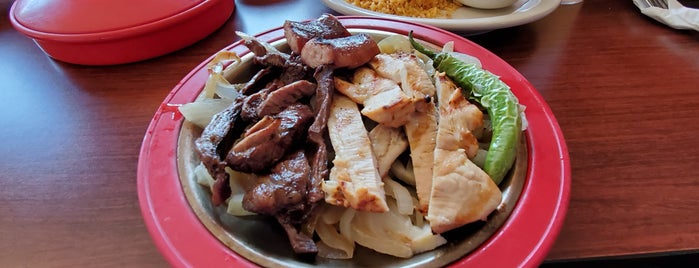 Checo's Mexican Grill is one of Lugares favoritos de Brad.