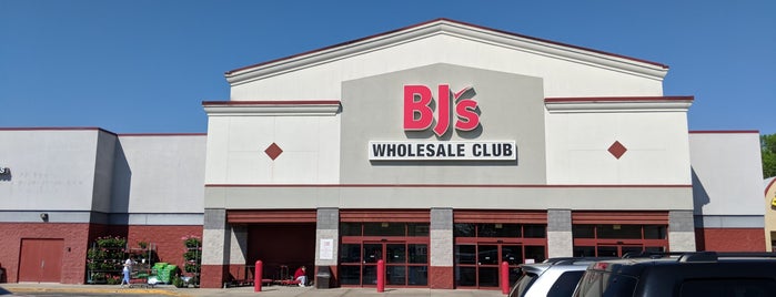 BJ's Wholesale Club is one of สถานที่ที่ Anthony ถูกใจ.