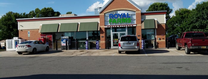 Royal Farms is one of Lieux qui ont plu à Rob.