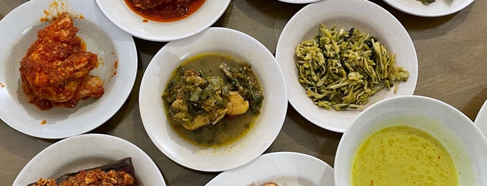 Warung Manado is one of Medan culinary spot.