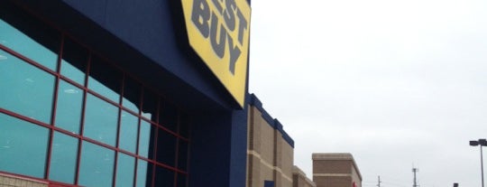 Best Buy is one of Orte, die Justin gefallen.