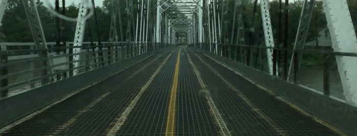 Washington Crossing Bridge is one of Julie 님이 좋아한 장소.