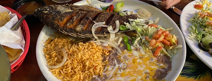 Mazatlan Mexican Restaurant is one of Locais curtidos por Melanie.