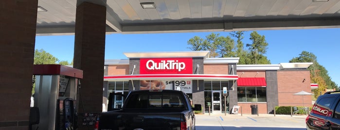 QuikTrip is one of Tempat yang Disukai Aubrey Ramon.