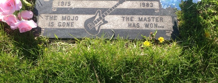 Muddy Waters Gravesite is one of Chicago.