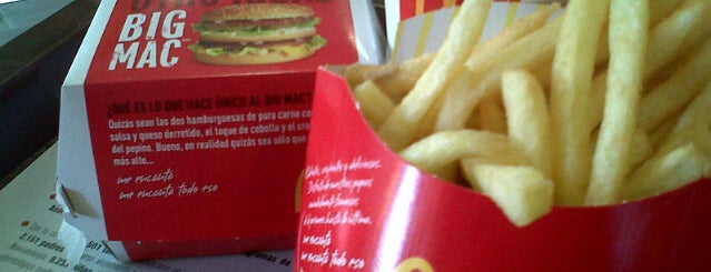 McDonald's is one of Locais curtidos por Andrea.
