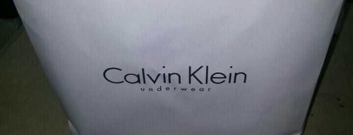 Calvin Klein Jeans is one of Tempat yang Disukai Clovis.