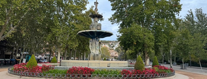 Fuente De Las Granadas is one of Granada.