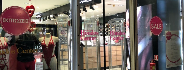 Hondos Center is one of Spiridoulaさんのお気に入りスポット.